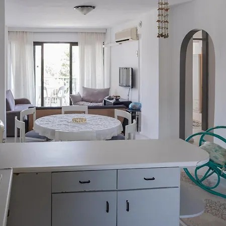 Peaceful Flat Close To Beach In * مرمريس