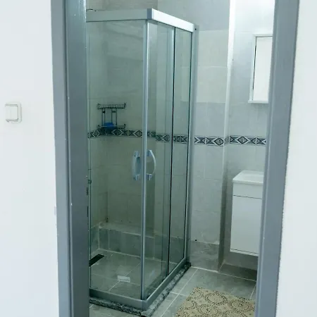 Peaceful Flat Close To Beach In 아파트
